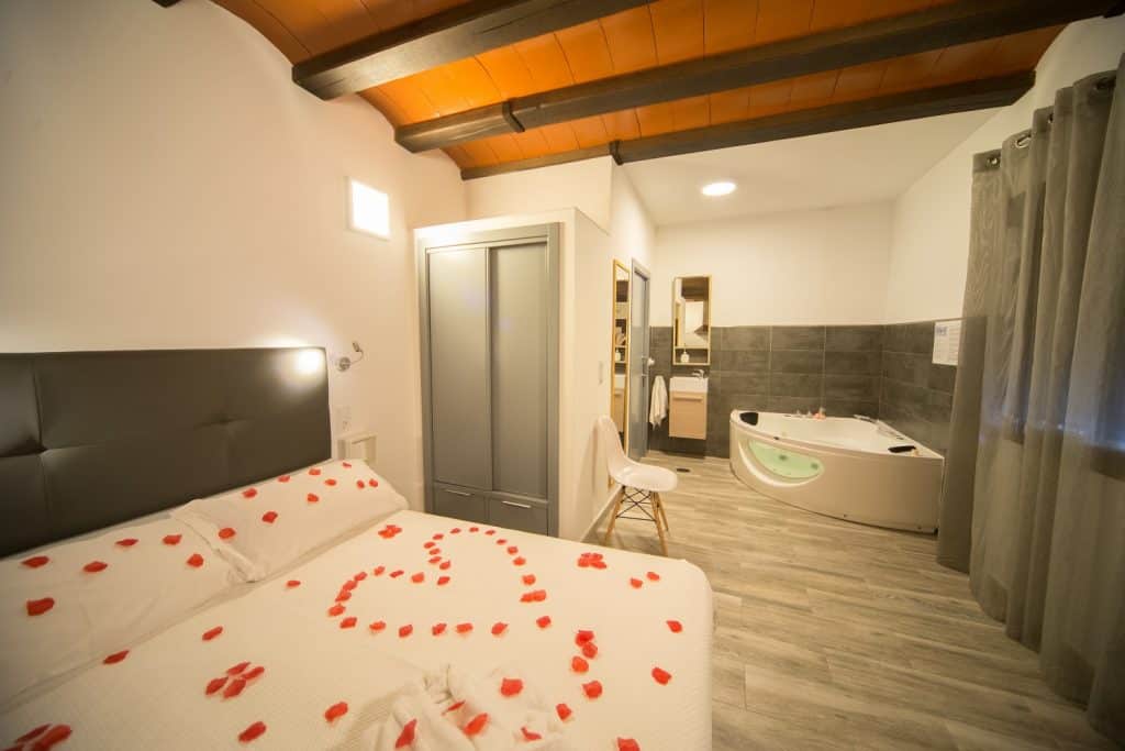 jacuzzi en la habitación