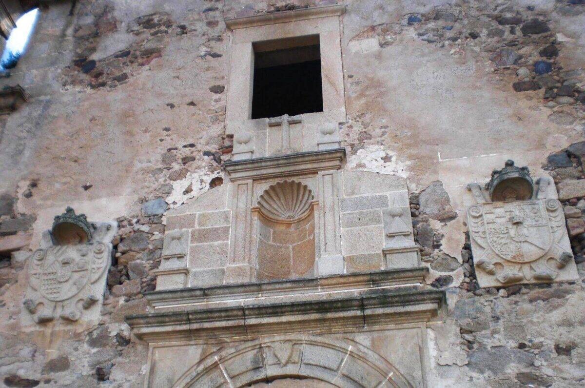 Entrada del convento de santa Cruz de la Sierra